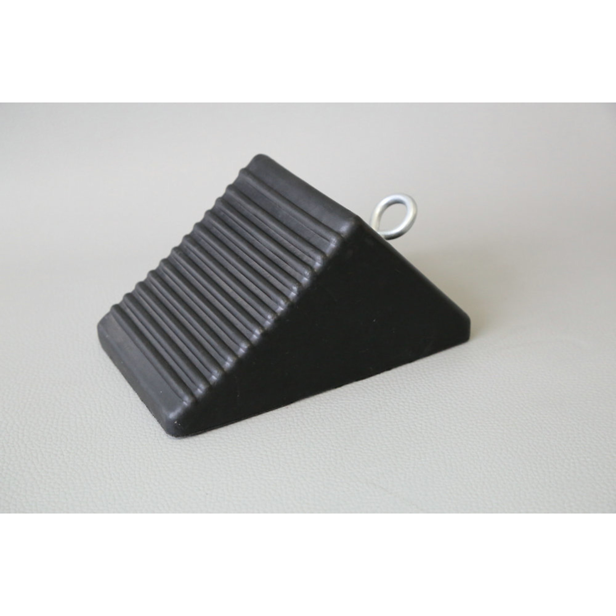 Shop Tuff Rubber Wheel Chock with Eyebolt - 8in. x 5in. x 4in., Anti-Slip, 8 Pcs, Model# STF-854RCHI-8PK